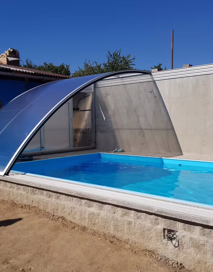 Atypické zastřešení bazénu - www.bazeny-pulda.cz